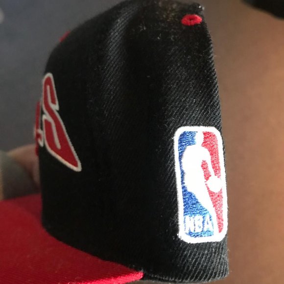 Chicago Bulls Basketball NBA Snapback Hat - Picture 2 of 3